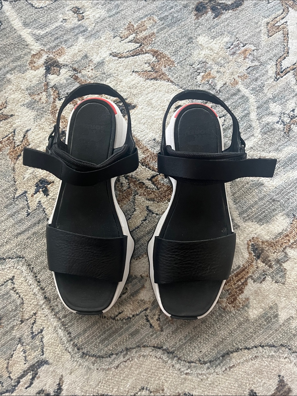 Sorel Black/White Sport Sandals with White Soles 8.5 excellent condition. - Picture 5 of 6